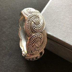 Silver Clasping Bracelet